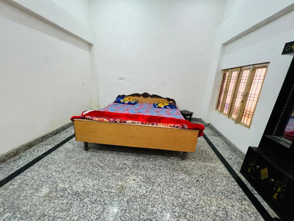Shreenathji Haveli Hotel Naimisharanya Exterior photo